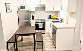 2 Bedrooms Free Parking Central Location